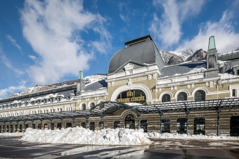 Canfranc Estacion Royal Hideaway Hotel Buitenkant foto