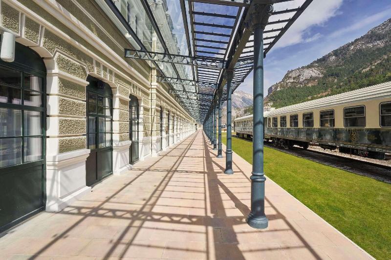 Canfranc Estacion Royal Hideaway Hotel Buitenkant foto